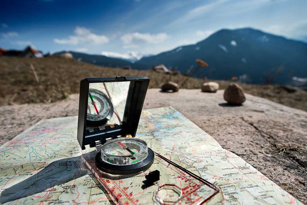 hur fungerar en kompass och hur kan man använda karta och kompass